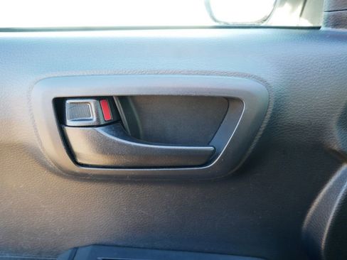 Used 2019 Toyota Tacoma SR image 31