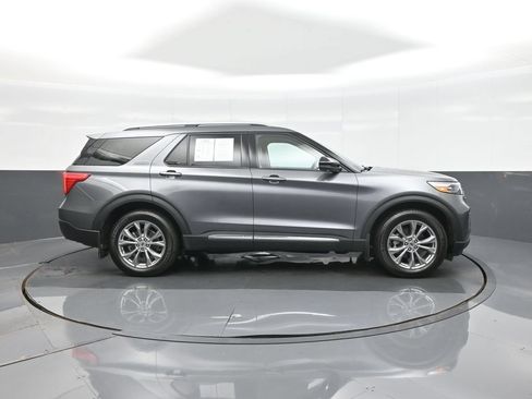 Used 2022 Ford Explorer Limited w/ Equipment Group 301A AWD/4WD image 8