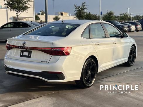 Used 2026 Volkswagen Jetta SE FWD image 11