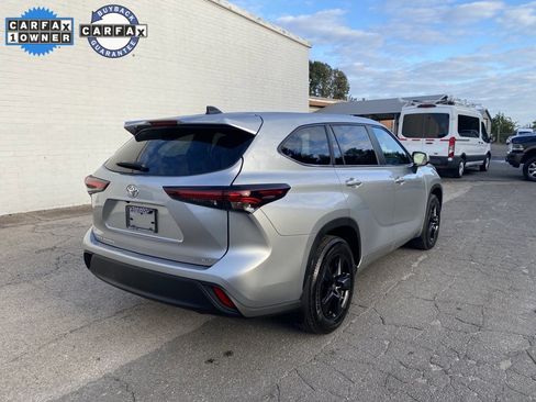 Used 2024 Toyota Highlander LE image 2