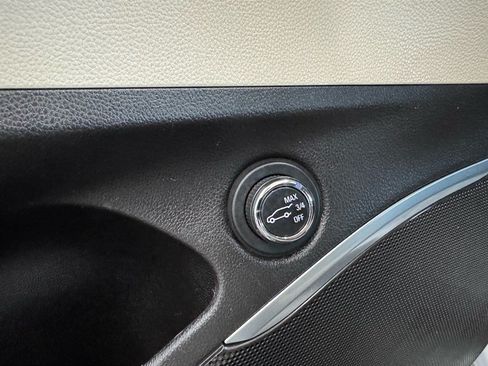 Used 2020 Buick Enclave Essence FWD image 12