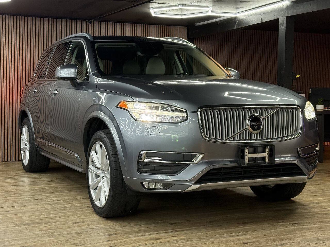 Used 2016 Volvo XC90 T6 Inscription w/ Vision Package AWD/4WD image 3