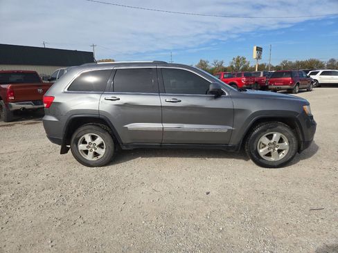 Used 2013 Jeep Grand Cherokee Laredo w/ Laredo E Group image 2