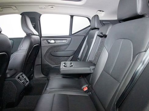 Certified 2025 Volvo XC40 B5 Core AWD/4WD image 22