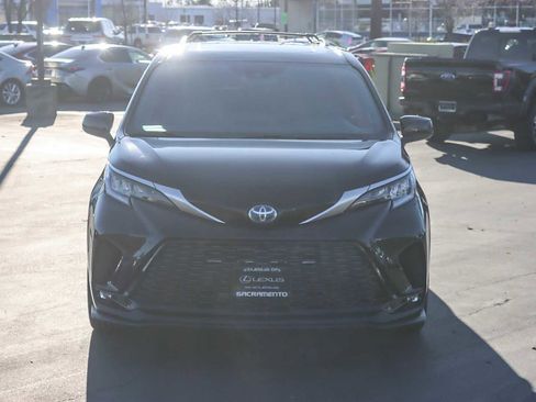 Used 2023 Toyota Sienna XSE image 6
