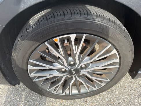 Used 2023 Kia Forte GT-Line w/ GT-Line Technology Package FWD image 9