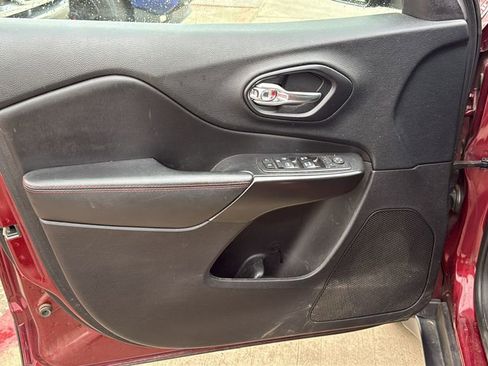 Used 2019 Jeep Cherokee Trailhawk w/ Comfort/Convenience Group image 5