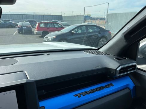 Used 2025 Toyota Tacoma TRD Off-Road image 35