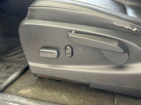 Used 2015 GMC Canyon SLT image 24