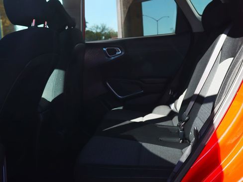 Used 2020 Kia Soul S image 30