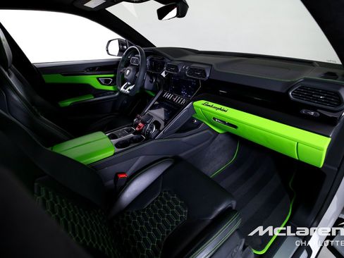 Used 2022 Lamborghini Urus AWD/4WD image 28