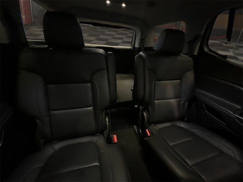 Used 2021 GMC Acadia SLT w/ Technology Package image 18