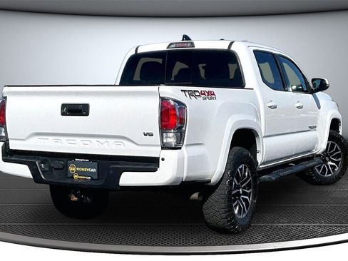 Used 2022 Toyota Tacoma TRD Sport w/ Technology Package image 6