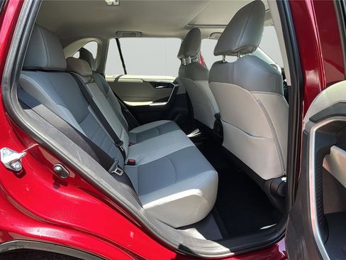 Used 2020 Toyota RAV4 XLE Premium FWD image 13