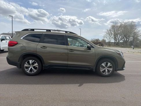 Used 2023 Subaru Ascent Premium image 7