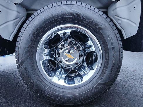 Used 2024 Chevrolet Silverado 3500 LT image 9