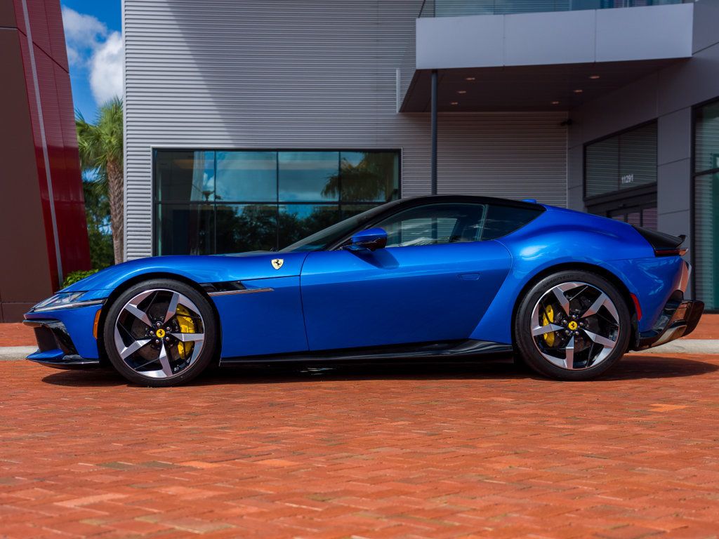 Certified 2025 Ferrari 12Cilindri RWD image 3