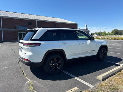 Used 2025 Jeep Grand Cherokee Limited w/ Black Appearance Package AWD/4WD image 5
