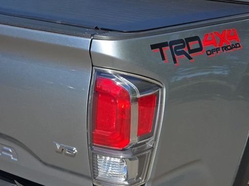 Used 2022 Toyota Tacoma TRD Off-Road w/ Technology Package AWD/4WD image 27