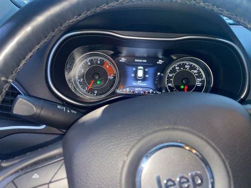 Used 2019 Jeep Cherokee Trailhawk image 18