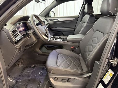 Used 2025 Volkswagen Atlas Cross Sport SE image 5
