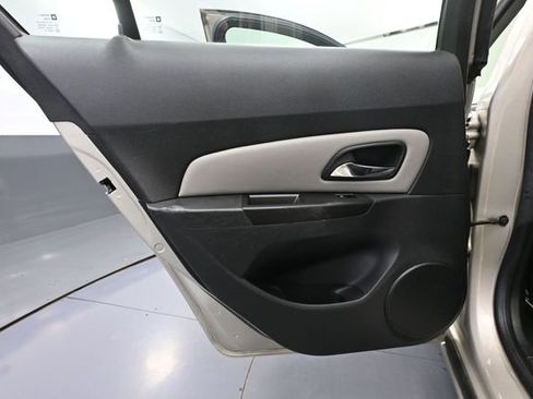 Used 2013 Chevrolet Cruze LS FWD image 31