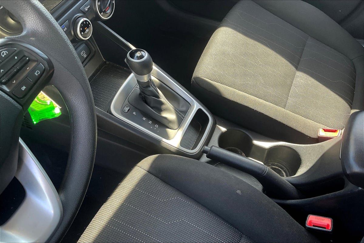 Used 2024 Hyundai Venue SE FWD image 15
