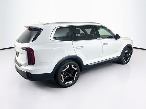 Used 2025 Kia Telluride S FWD image 9