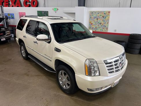 Used 2007 Cadillac Escalade AWD w/ Climate Package image 55
