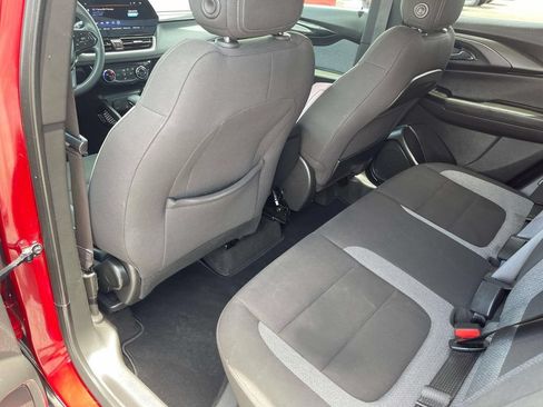 Used 2024 Chevrolet TrailBlazer LT FWD image 25