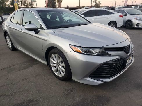 Used 2019 Toyota Camry LE image 9