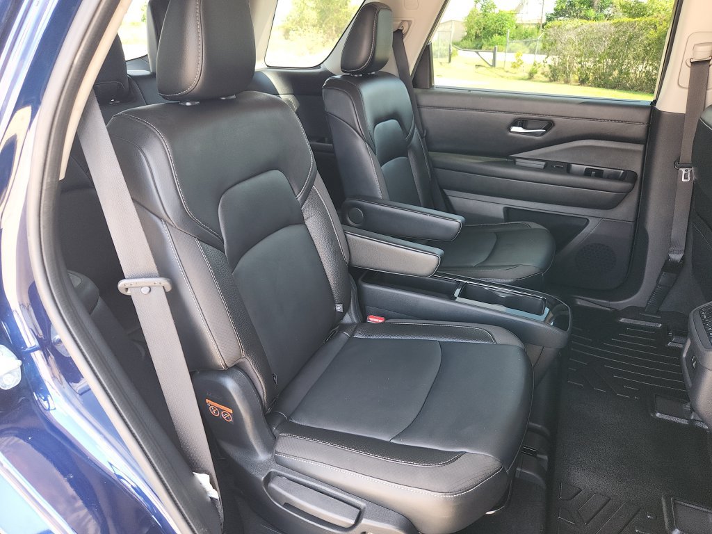 Used 2022 Nissan Pathfinder SL w/ SL Premium Package FWD image 16