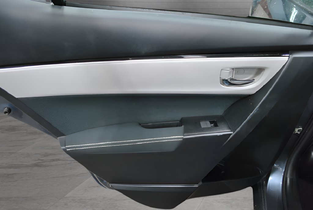Used 2017 Toyota Corolla LE FWD image 19