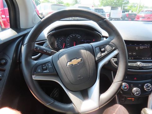 Used 2019 Chevrolet Trax LT w/ LT Convenience Package AWD/4WD image 46