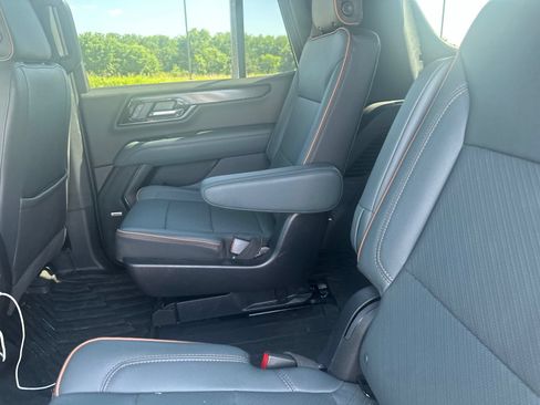 Used 2025 GMC Yukon AT4 w/ AT4 Premium Package AWD/4WD image 10