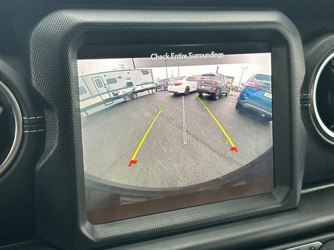 Used 2021 Jeep Wrangler Unlimited Sahara image 20