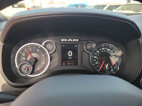 Used 2024 RAM 2500 Tradesman w/ Chrome Appearance Group image 18