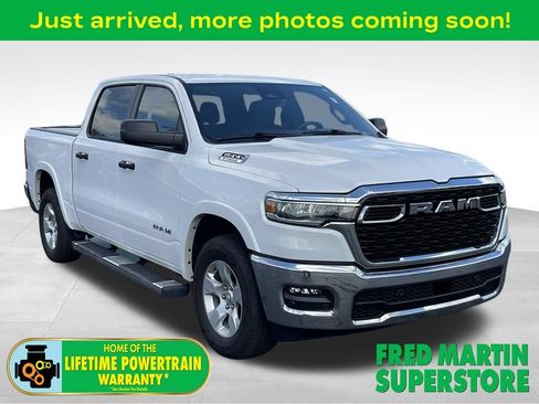 Used 2025 RAM 1500 Big Horn AWD/4WD image 1