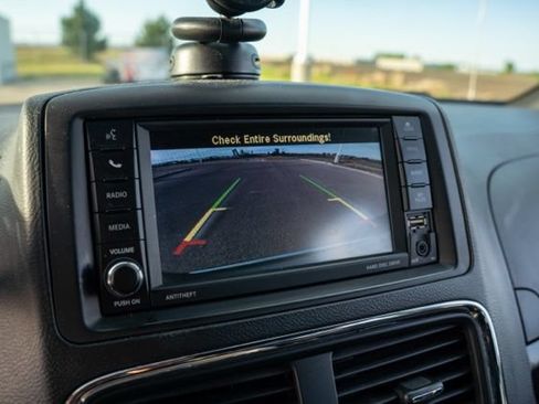 Used 2019 Dodge Grand Caravan SXT FWD image 19