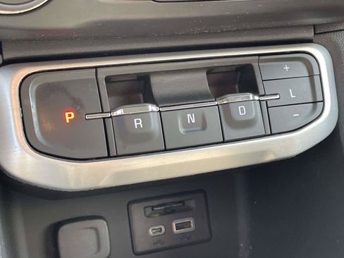Used 2023 GMC Acadia SLE w/ Driver Convenience Package FWD image 28