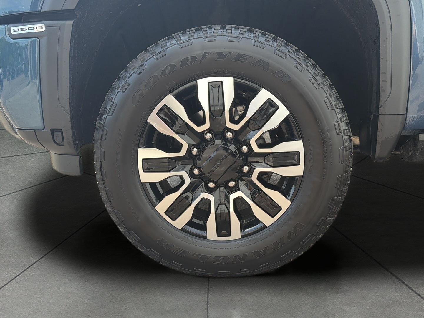 Used 2026 GMC Sierra 3500 Denali Ultimate AWD/4WD image 8