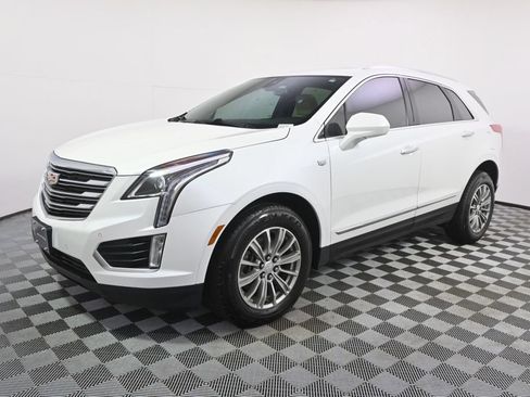 Used 2018 Cadillac XT5 Luxury w/ Driver Awareness Package AWD/4WD image 2