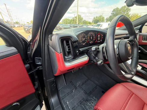 Used 2025 Porsche Cayenne Turbo GT AWD/4WD image 23