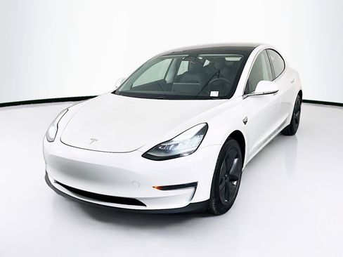 Used 2020 Tesla Model 3 Standard Range Plus image 3