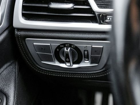 Used 2018 BMW 740i image 36