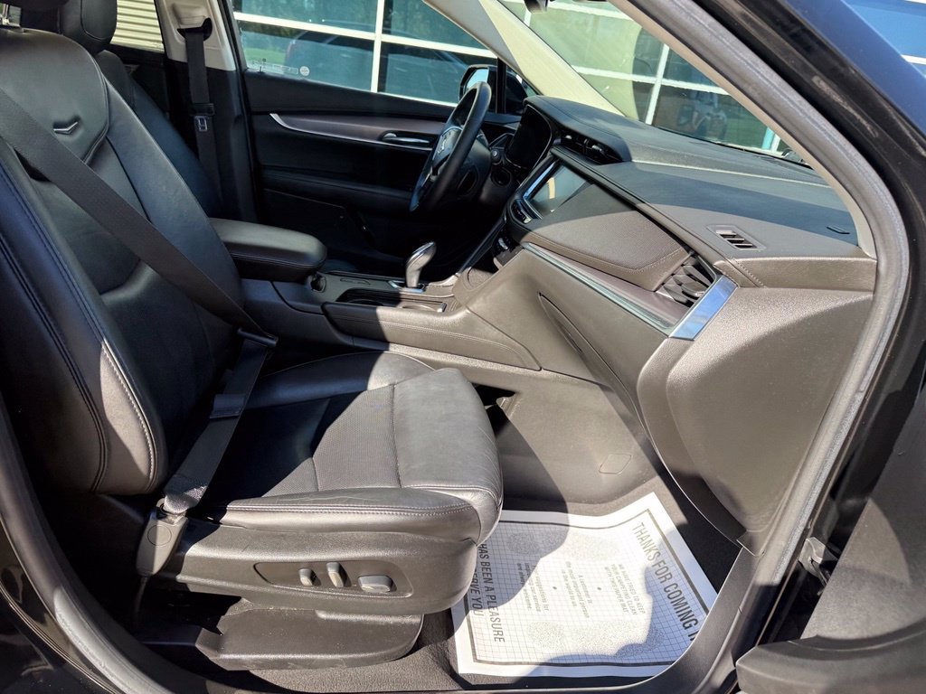 Used 2017 Cadillac XT5 Luxury w/ Driver Awareness Package FWD image 16