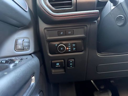 Used 2024 Ford Expedition Limited AWD/4WD image 19