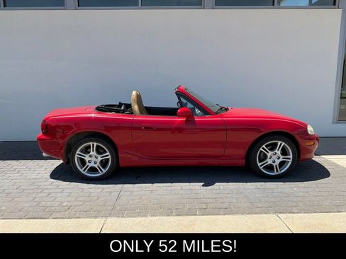 Used 2004 MAZDA MX-5 Miata w/ Convenience Pkg RWD image 4