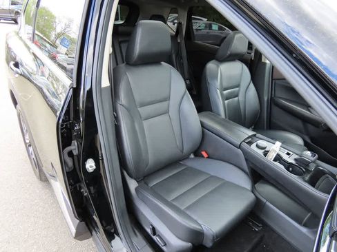 Used 2023 Nissan Rogue SL w/ SL Premium Package image 18