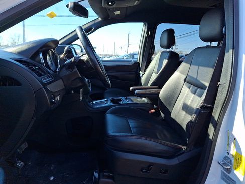 Used 2017 Dodge Grand Caravan GT image 16